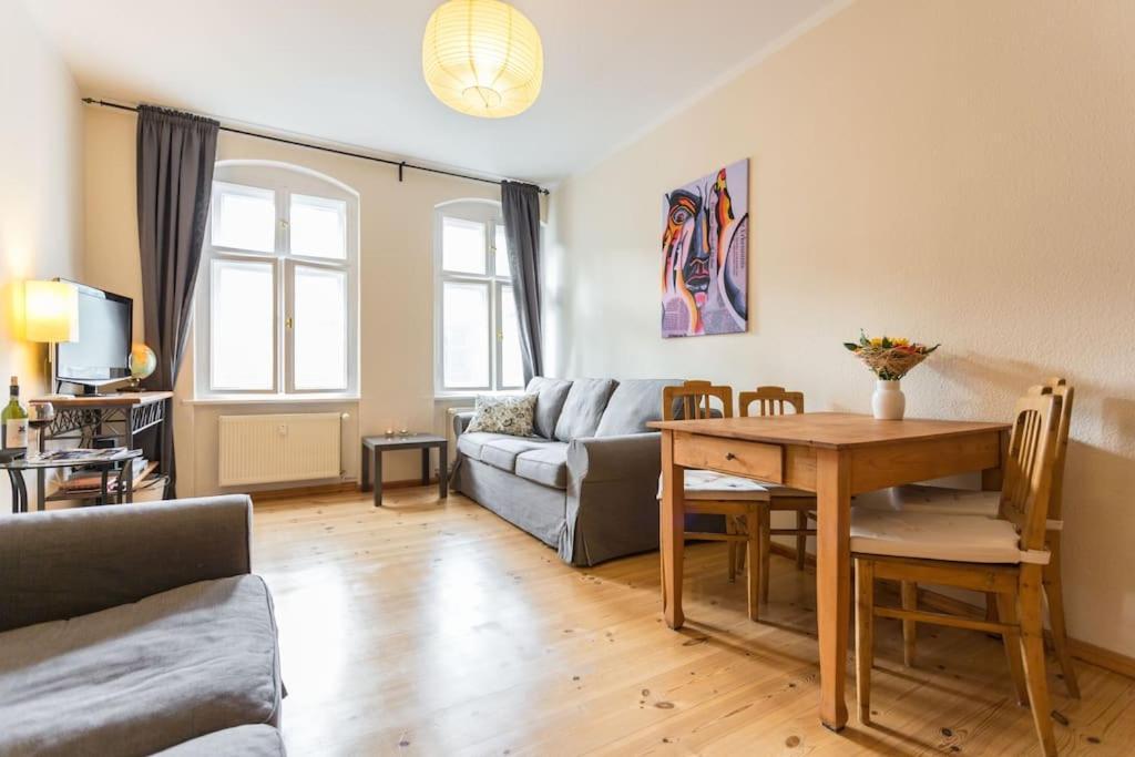 Zentrale Altbauwohnung Im Helmholtzkiez Berlin Dış mekan fotoğraf